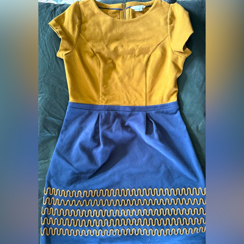 Retro fitted knee length dress